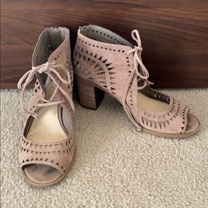 Vince Camuto Tarita suede sandals 7